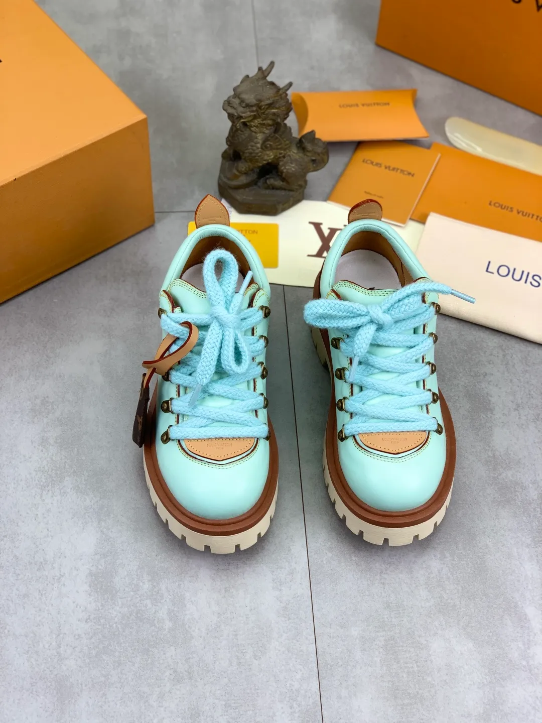 Men's shoes 💰P680 new LV | Louis Vuitton 🧡💚2025 autumn and winter new models, top version ⚠️ The counter features the latest LV REMIX lace-up mountaineering derby shoes, new hard goods 🆕 ❥BS purchasing level! Full of high-end feel! A popular model among bloggers at home and abroad, it’s retro and fashionable, and looks stunning on your feet! Mainly recommended models on the official website★ ━━━━━ ЅᏇєєt ━━━━━ ▪️Upper: top-grade first-layer cowhide ▪️Lining: imported sheepskin ▪️Outsole: original open-molded TPU non-slip outsole ▪️Sole height: 3.5cm ▪️Shoe size: Women 35-41 (41 customization is not returnable) Male 39-45 (46 customized, non-refundable)